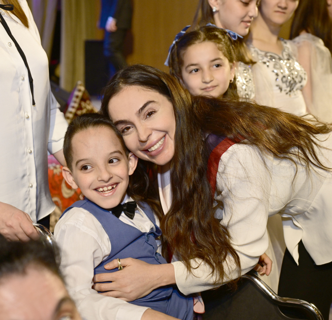 Heydar Aliyev Foundation VP Leyla Aliyeva and Head of Baku Media Center Arzu Aliyeva visit inclusive center to support creativity of vulnerable groups (PHOTO)