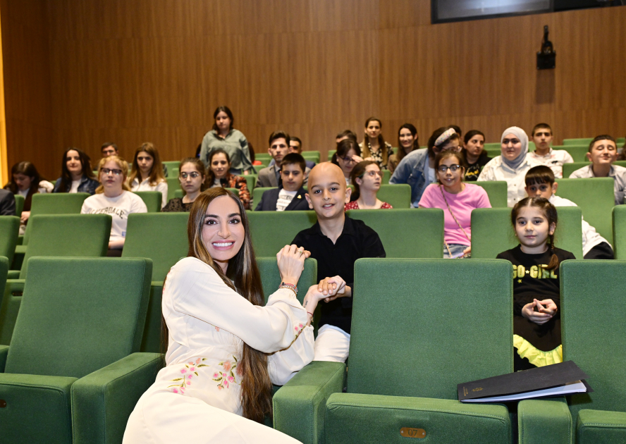 Heydar Aliyev Foundation VP Leyla Aliyeva and Head of Baku Media Center Arzu Aliyeva visit inclusive center to support creativity of vulnerable groups (PHOTO)