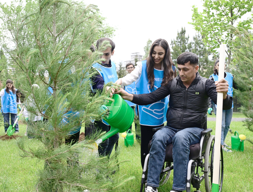 Heydar Aliyev Foundation VP Leyla Aliyeva and Head of Baku Media Center Arzu Aliyeva visit inclusive center to support creativity of vulnerable groups (PHOTO)