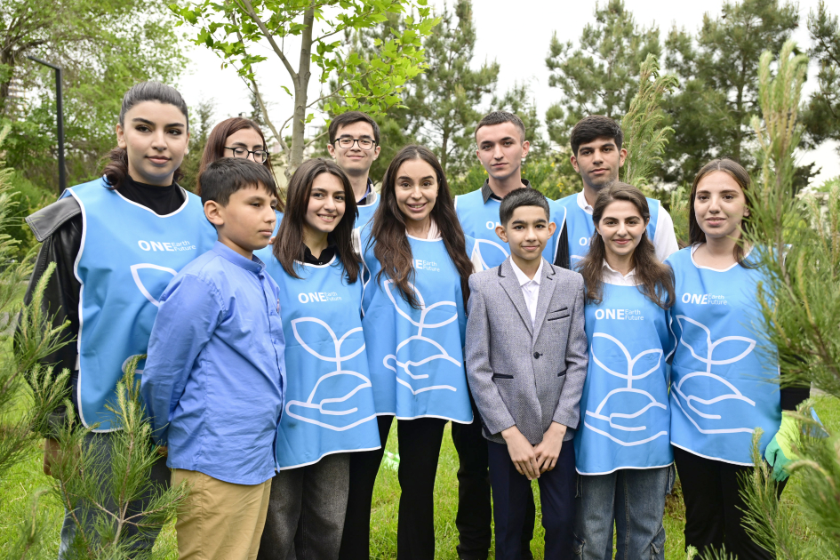 Heydar Aliyev Foundation VP Leyla Aliyeva and Head of Baku Media Center Arzu Aliyeva visit inclusive center to support creativity of vulnerable groups (PHOTO)