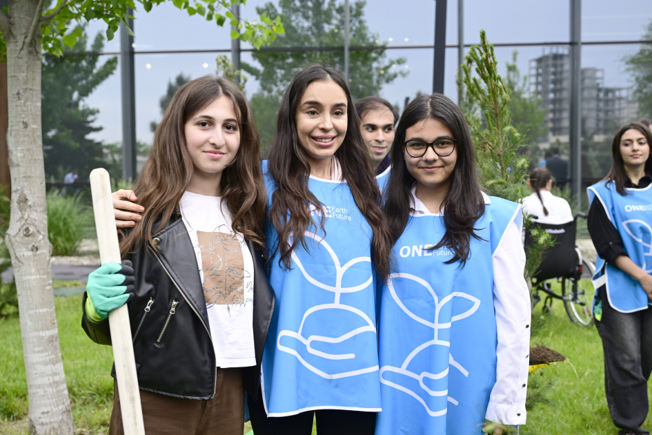 Heydar Aliyev Foundation VP Leyla Aliyeva and Head of Baku Media Center Arzu Aliyeva visit inclusive center to support creativity of vulnerable groups (PHOTO)