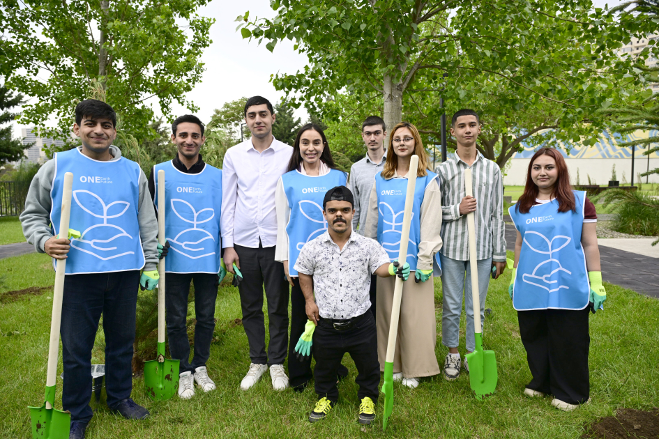 Heydar Aliyev Foundation VP Leyla Aliyeva and Head of Baku Media Center Arzu Aliyeva visit inclusive center to support creativity of vulnerable groups (PHOTO)