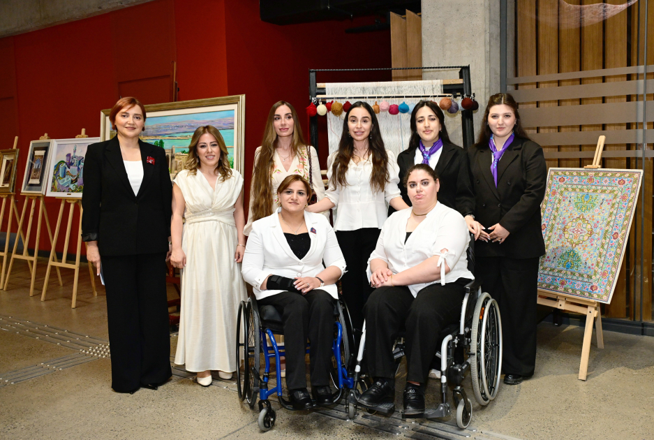 Heydar Aliyev Foundation VP Leyla Aliyeva and Head of Baku Media Center Arzu Aliyeva visit inclusive center to support creativity of vulnerable groups (PHOTO)