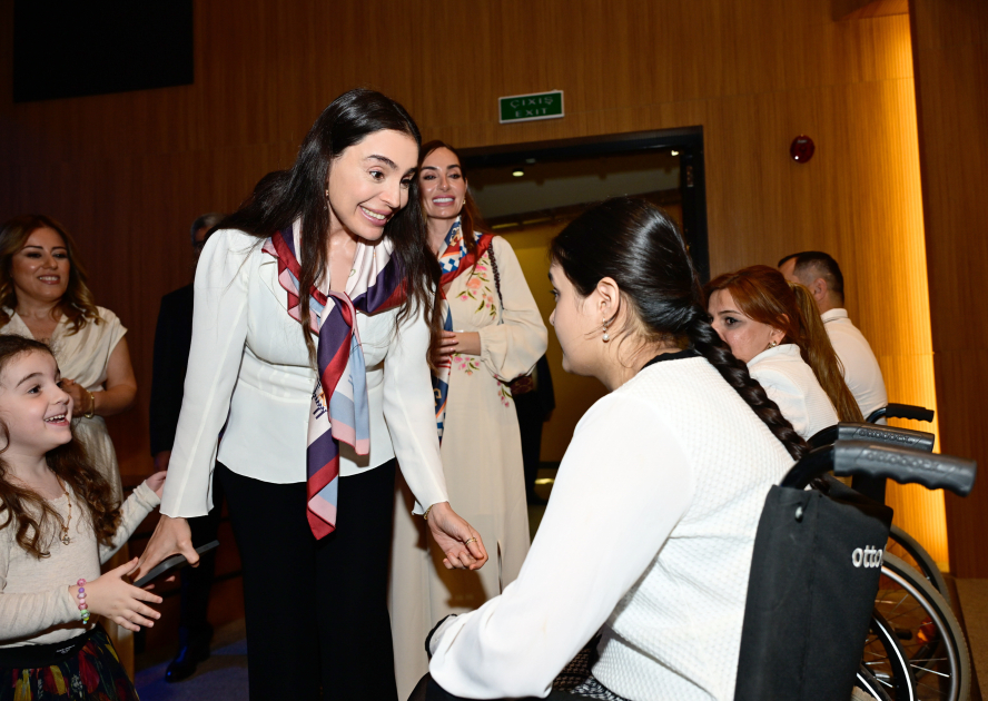 Heydar Aliyev Foundation VP Leyla Aliyeva and Head of Baku Media Center Arzu Aliyeva visit inclusive center to support creativity of vulnerable groups (PHOTO)