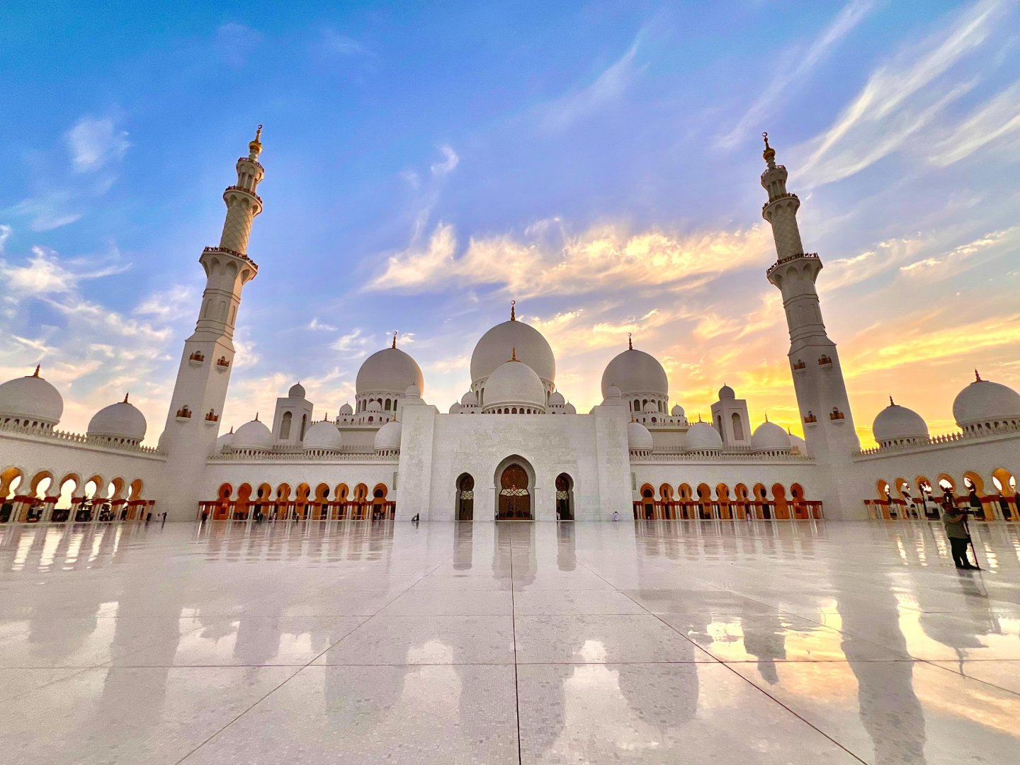 Azerbaijani parliamentarians visit Sheikh Zayed Grand Mosque in UAE's Abu Dhabi (PHOTO)