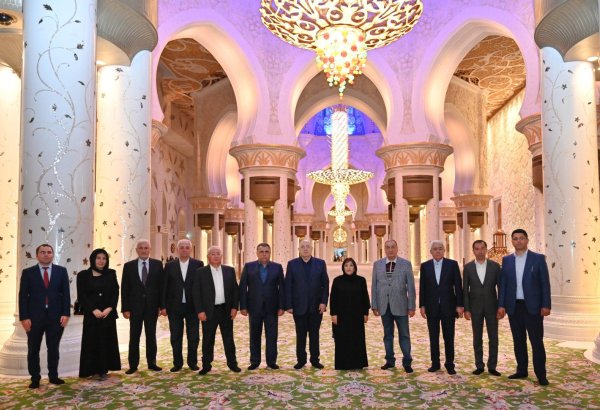 Azerbaijani parliamentarians visit Sheikh Zayed Grand Mosque in UAE's Abu Dhabi (PHOTO)