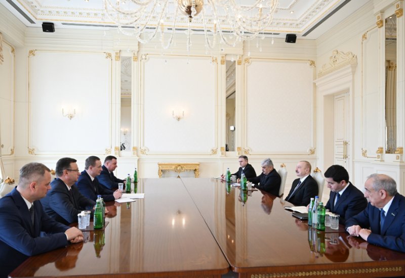 President Ilham Aliyev receives Belarus PM (PHOTO)
