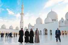 Azerbaijani parliamentarians visit Sheikh Zayed Grand Mosque in UAE's Abu Dhabi (PHOTO)