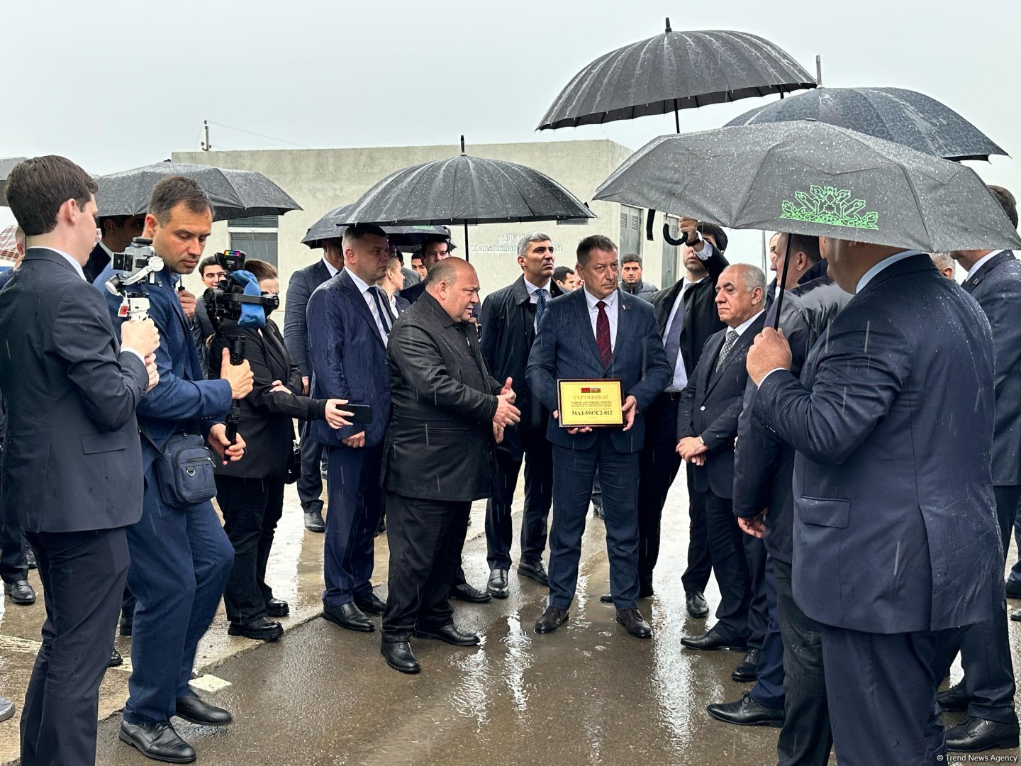 Belarus hands over special-purpose vehicle to Azerbaijan's Aghdam district (PHOTO)