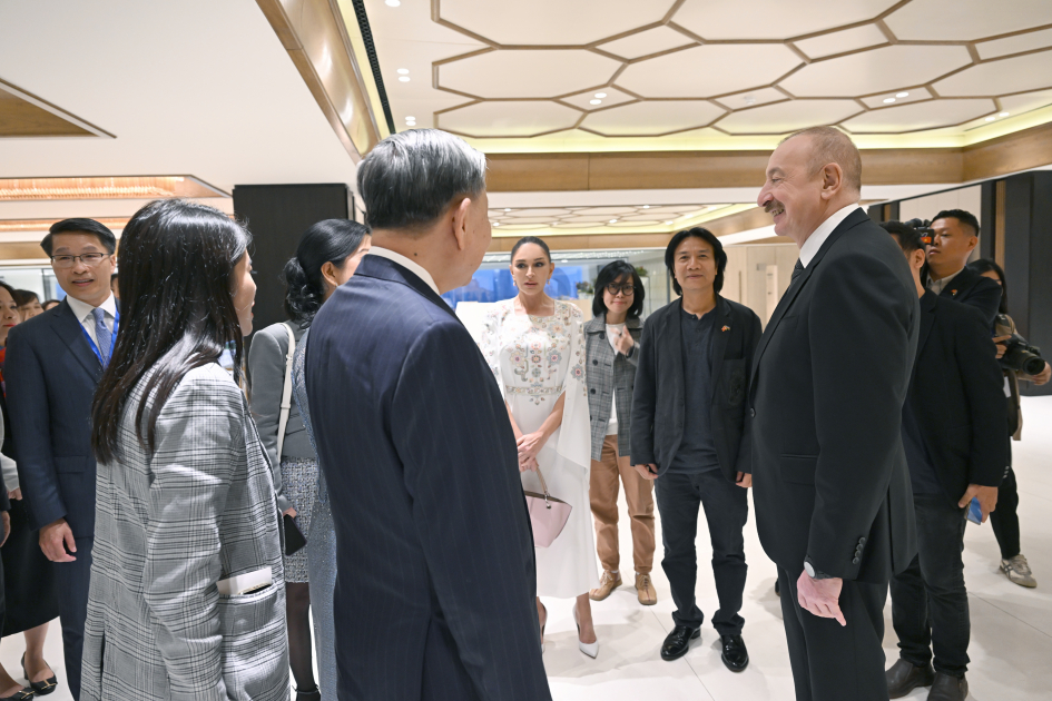 President Ilham Aliyev, First Lady Mehriban Aliyeva, General Secretary To Lam and his spouse Ngo Phuong Ly view exhibition of Vietnamese paintings (PHOTO/VIDEO)