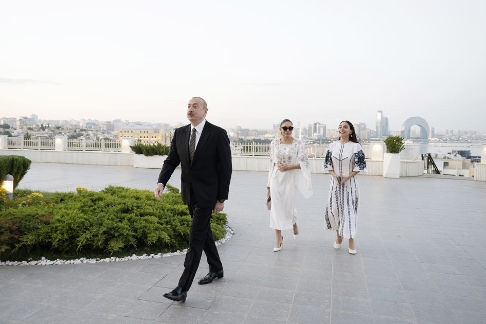 President Ilham Aliyev, First Lady Mehriban Aliyeva, General Secretary To Lam and his spouse Ngo Phuong Ly view exhibition of Vietnamese paintings (PHOTO/VIDEO)