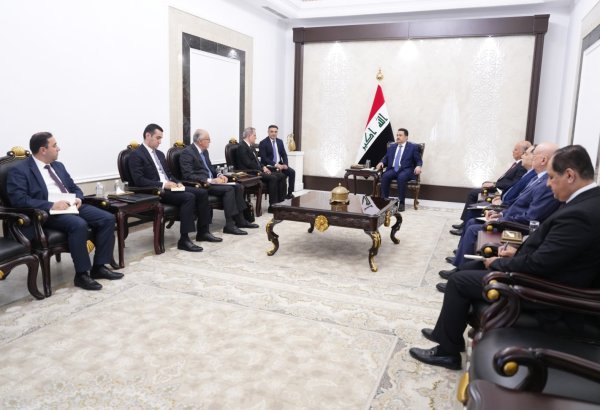 Azerbaijani FM explores paths to deeper bilateral cooperation with Iraq's PM