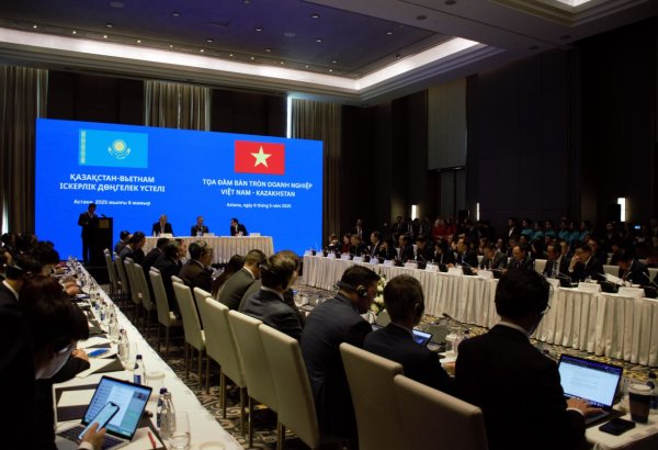 Kazakhstan offers investment chances to Vietnamese businesses at high-level roundtable