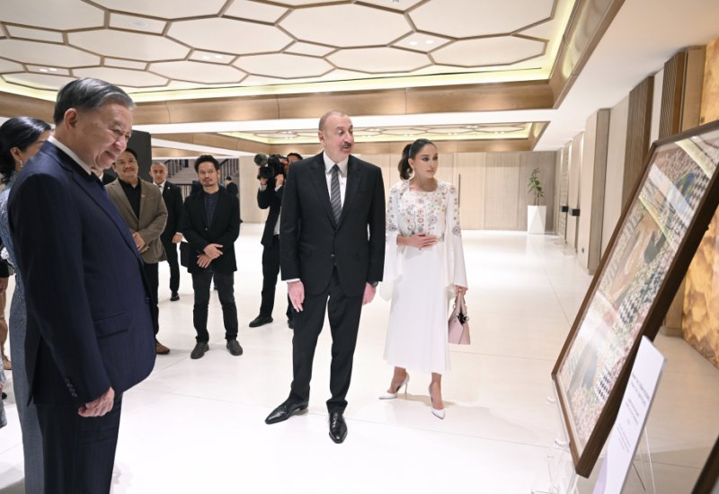 President Ilham Aliyev, First Lady Mehriban Aliyeva, General Secretary To Lam and his spouse Ngo Phuong Ly view exhibition of Vietnamese paintings (PHOTO/VIDEO)