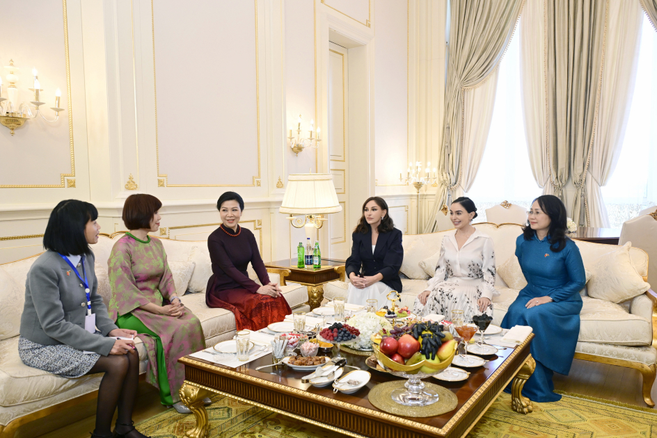 First Lady Mehriban Aliyeva meets spouse of General Secretary of Central Committee of Communist Party of Vietnam (PHOTO/VIDEO)