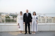 President Ilham Aliyev, First Lady Mehriban Aliyeva, General Secretary To Lam and his spouse Ngo Phuong Ly view exhibition of Vietnamese paintings (PHOTO/VIDEO)