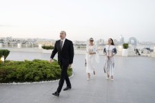 President Ilham Aliyev, First Lady Mehriban Aliyeva, General Secretary To Lam and his spouse Ngo Phuong Ly view exhibition of Vietnamese paintings (PHOTO/VIDEO)