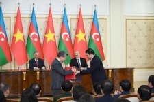 Azerbaijan, Vietnam exchange signed documents (PHOTO/VIDEO)