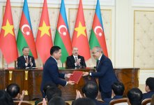 Azerbaijan, Vietnam exchange signed documents (PHOTO/VIDEO)