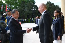 Baku hosts official welcome ceremony for General Secretary To Lam (PHOTO)