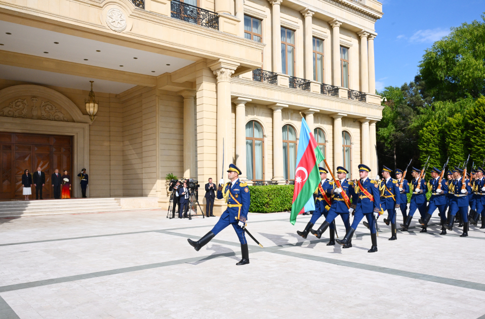 Baku hosts official welcome ceremony for General Secretary To Lam (PHOTO)