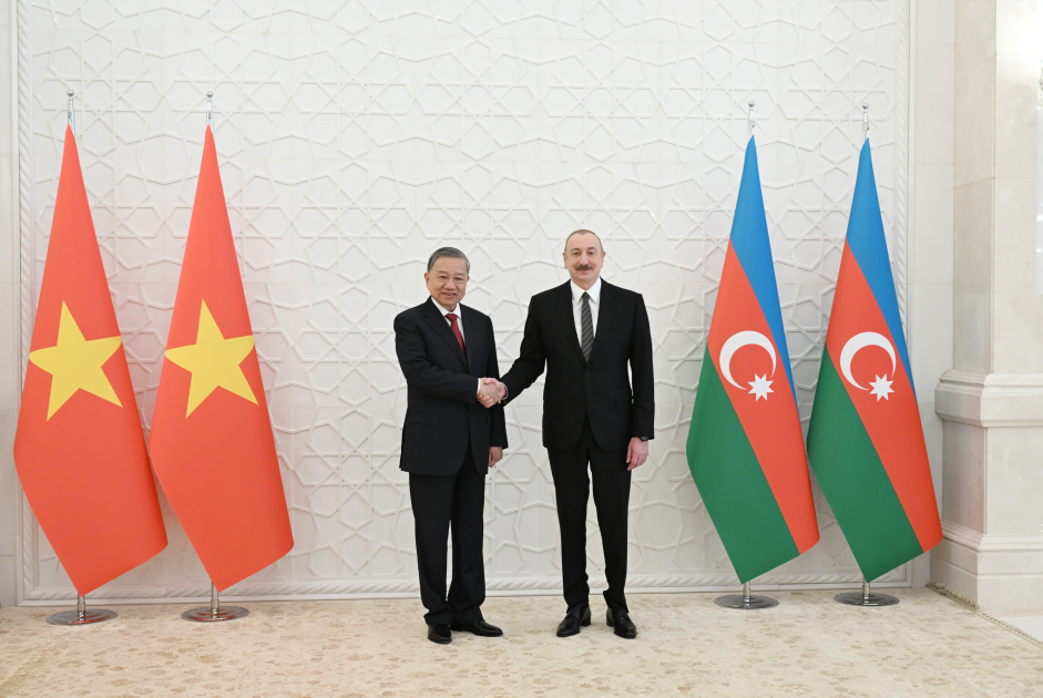 Baku hosts official welcome ceremony for General Secretary To Lam (PHOTO)