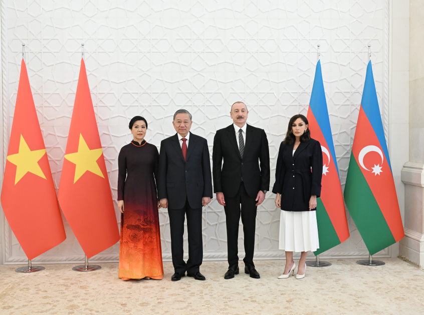 Baku hosts official welcome ceremony for General Secretary To Lam (PHOTO)
