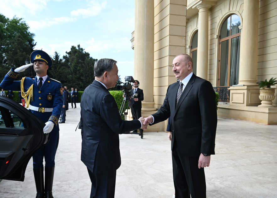 Baku hosts official welcome ceremony for General Secretary To Lam (PHOTO)