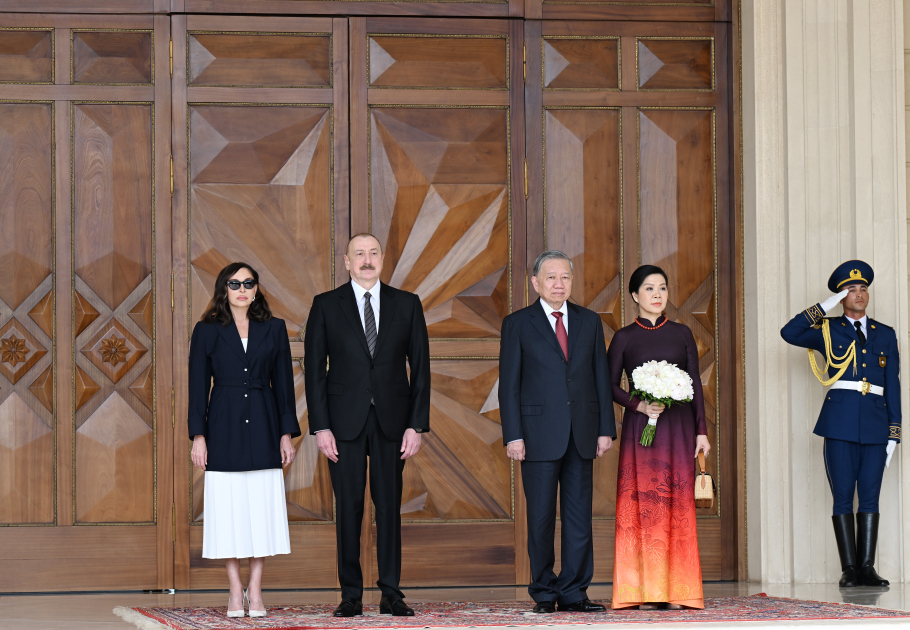 Baku hosts official welcome ceremony for General Secretary To Lam (PHOTO)
