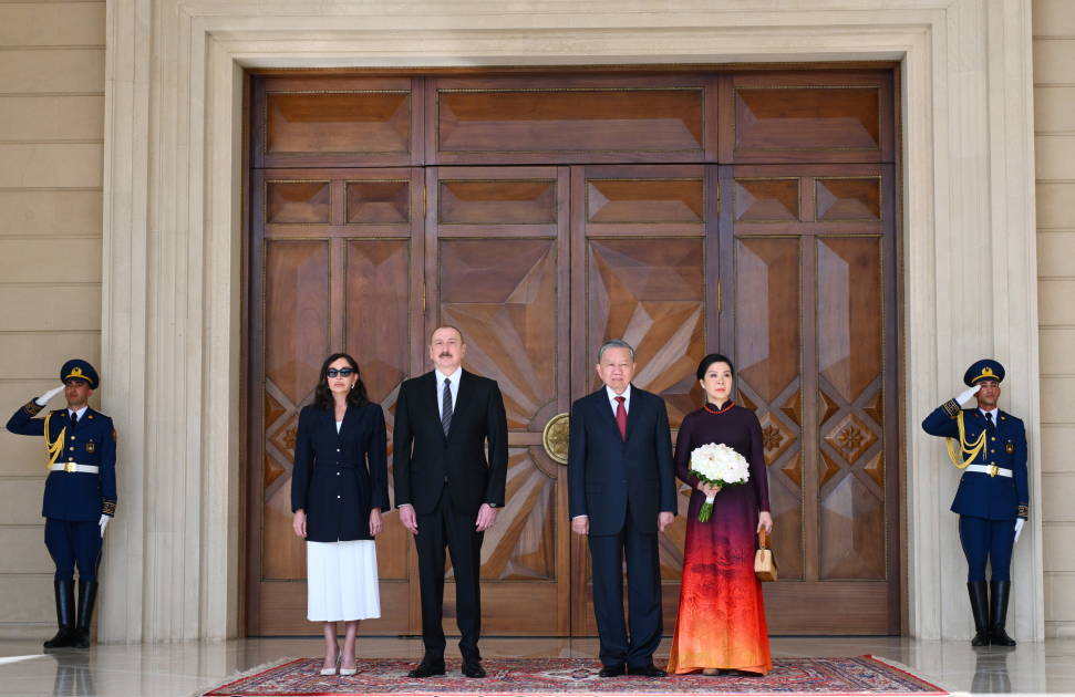 Baku hosts official welcome ceremony for General Secretary To Lam (PHOTO)
