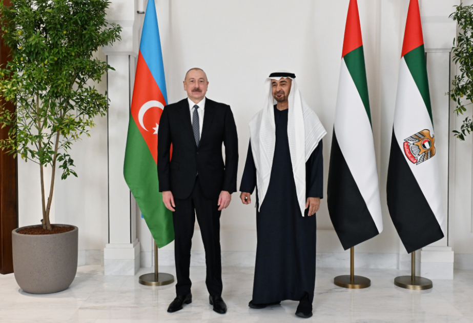 President of United Arab Emirates makes phone call to President Ilham Aliyev