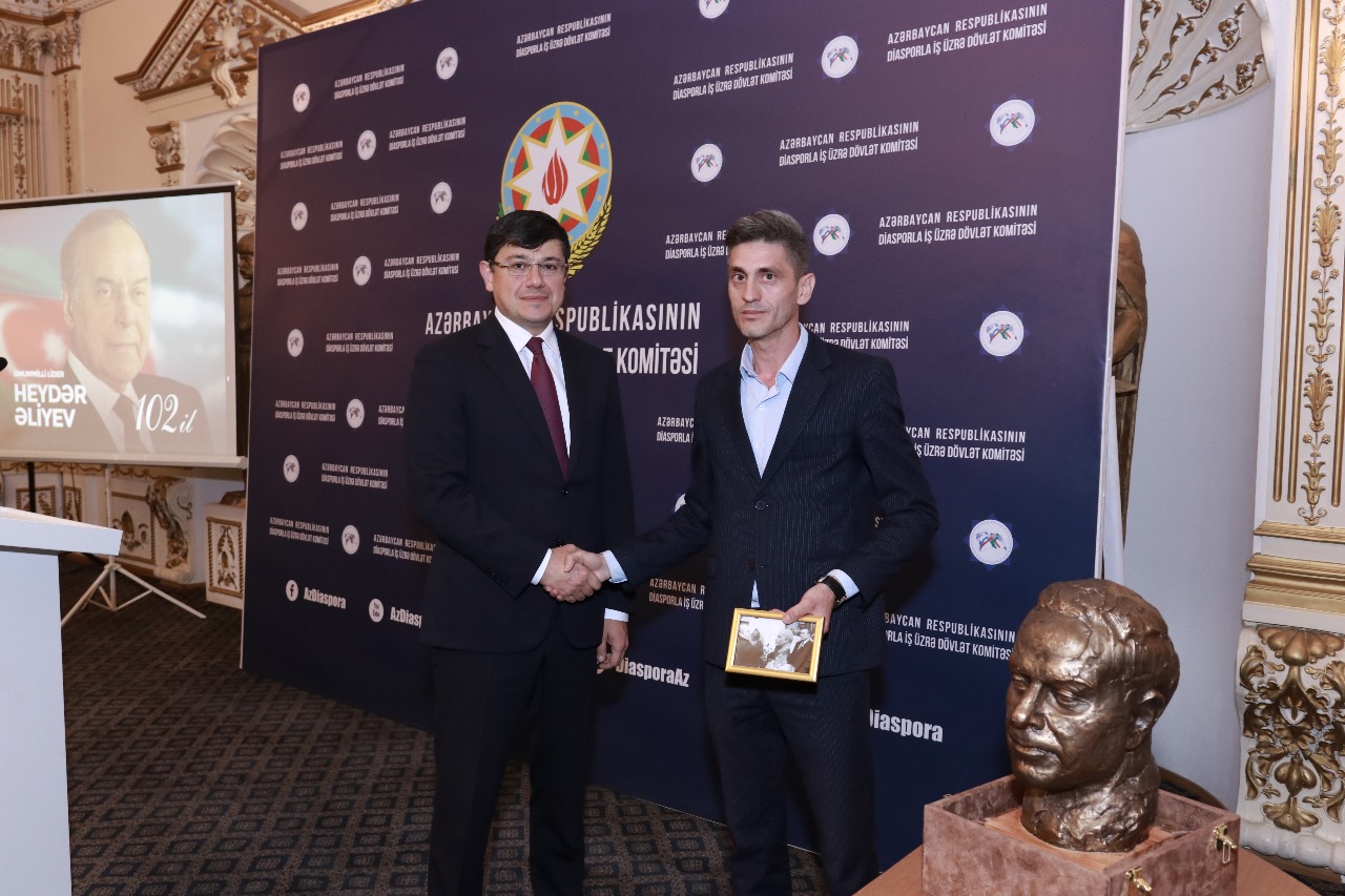 Azerbaijani diaspora committee celebrates 102nd anniversary of National Leader Heydar Aliyev's birth (PHOTO)