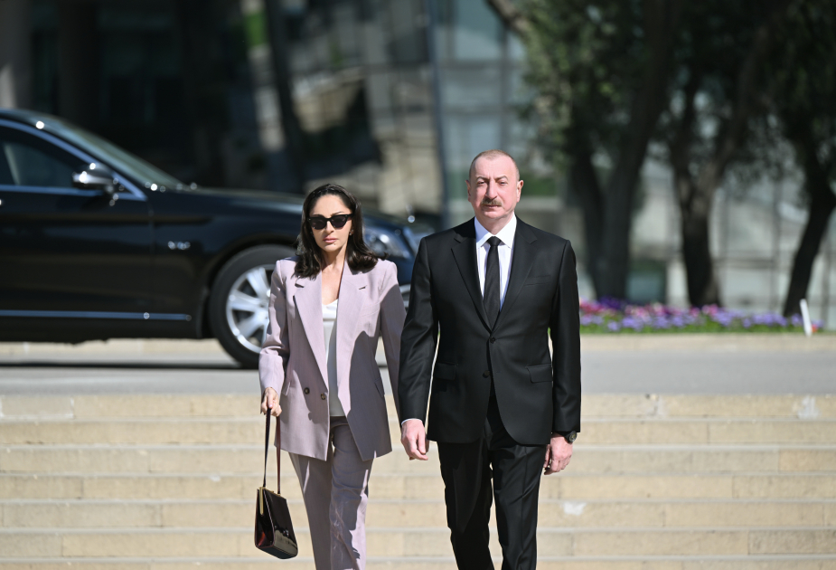 President Ilham Aliyev, First Lady Mehriban Aliyeva pay tribute to Azerbaijanis who died for Victory over fascism (PHOTO/VIDEO)