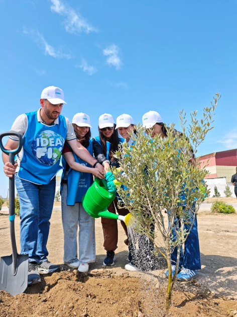 Heydar Aliyev Foundation VP Leyla Aliyeva, Arzu Aliyeva participate in tree-planting campaign held in Baku (PHOTO)
