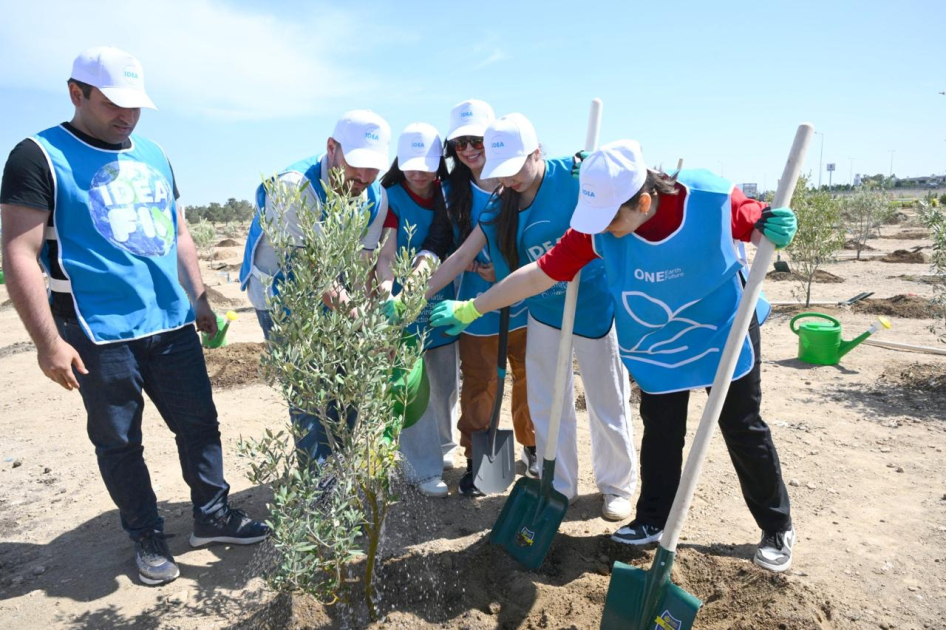 Heydar Aliyev Foundation VP Leyla Aliyeva, Arzu Aliyeva participate in tree-planting campaign held in Baku (PHOTO)