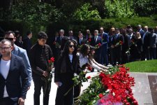 Azerbaijani people honor memory of National Leader Heydar Aliyev (PHOTO)
