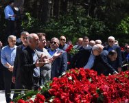 Azerbaijani people honor memory of National Leader Heydar Aliyev (PHOTO)