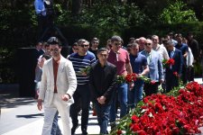 Azerbaijani people honor memory of National Leader Heydar Aliyev (PHOTO)