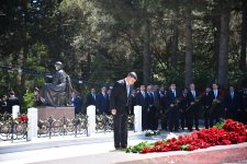 Azerbaijani people honor memory of National Leader Heydar Aliyev (PHOTO)