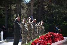 Azerbaijani people honor memory of National Leader Heydar Aliyev (PHOTO)