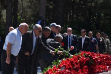 Azerbaijani people honor memory of National Leader Heydar Aliyev (PHOTO)