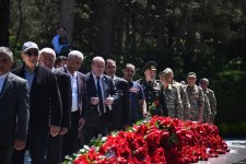 Azerbaijani people honor memory of National Leader Heydar Aliyev (PHOTO)