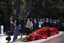 Azerbaijani people honor memory of National Leader Heydar Aliyev (PHOTO)