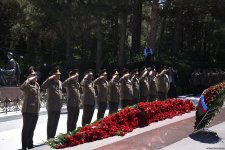 Azerbaijani people honor memory of National Leader Heydar Aliyev (PHOTO)