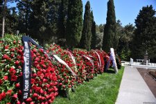 Azerbaijani people honor memory of National Leader Heydar Aliyev (PHOTO)
