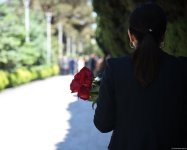 Azerbaijani people honor memory of National Leader Heydar Aliyev (PHOTO)
