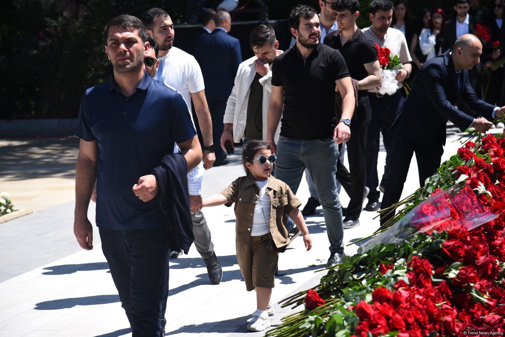 Azerbaijani people honor memory of National Leader Heydar Aliyev (PHOTO)