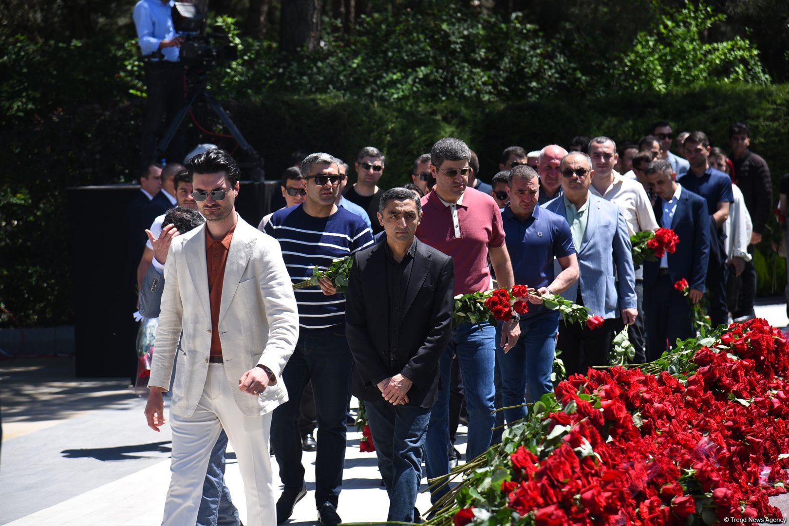 Azerbaijani people honor memory of National Leader Heydar Aliyev (PHOTO)