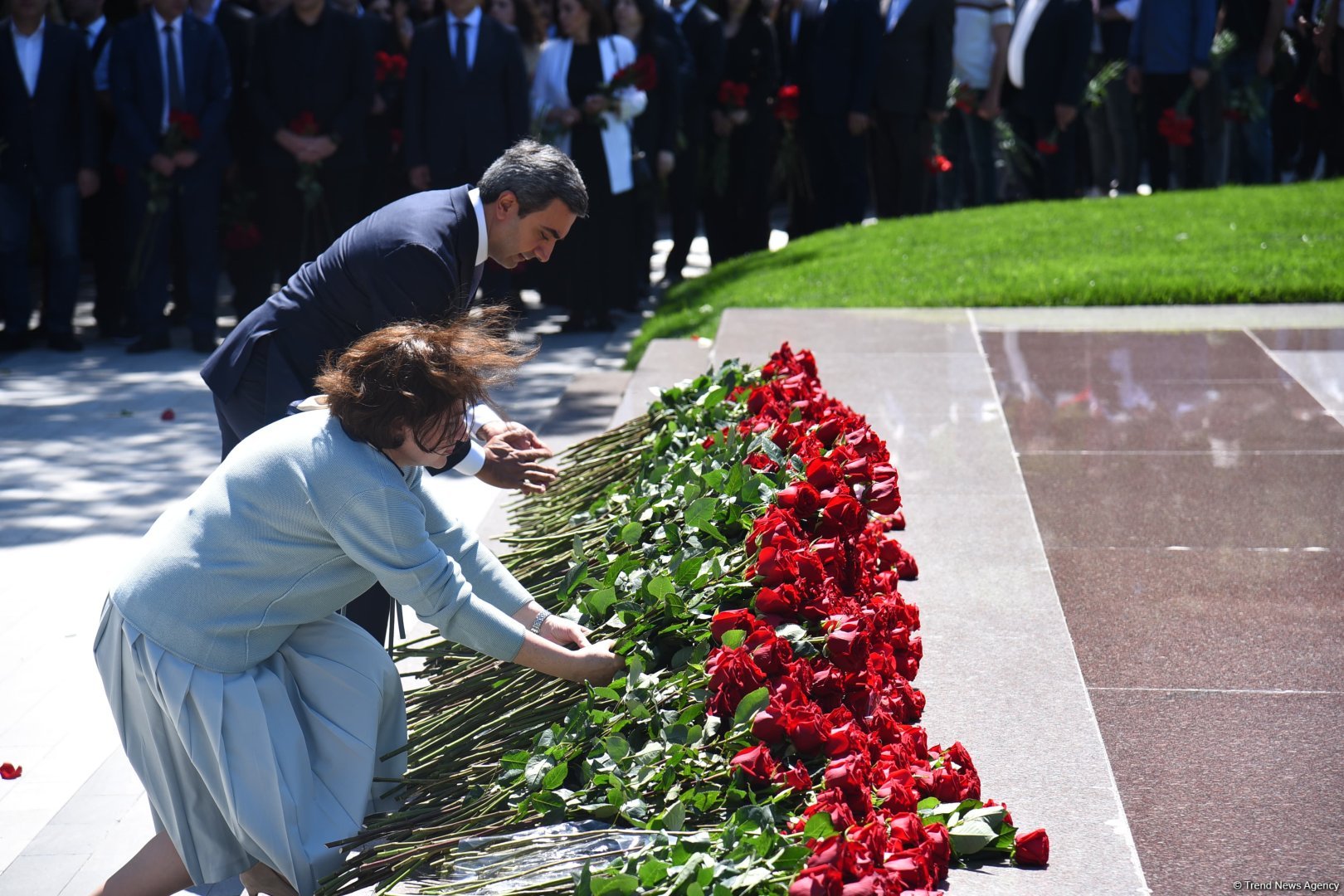 Azerbaijani people honor memory of National Leader Heydar Aliyev (PHOTO)