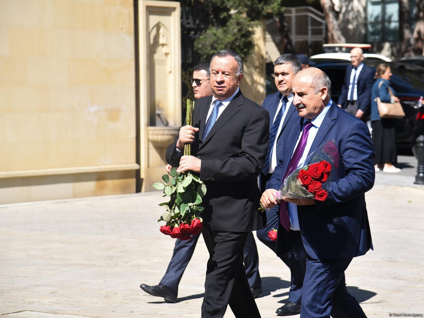 Azerbaijani people honor memory of National Leader Heydar Aliyev (PHOTO)